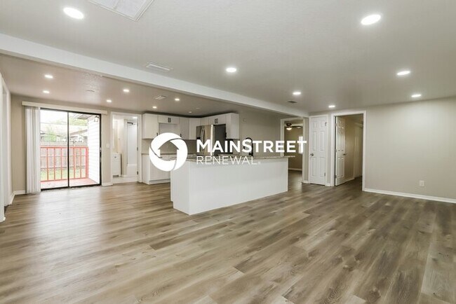 Building Photo - 3 Bedroom Pet-Friendly Home in ST PETERSBURG, FL with Main Street Renewal