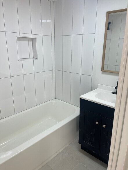 Building Photo - 636 NE Prescott St