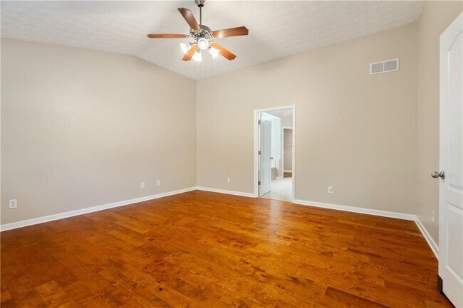 Building Photo - 1943 Jameson Cir NE