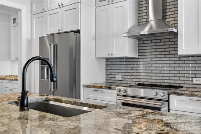 Building Photo - 5201 Valley Stream Rd