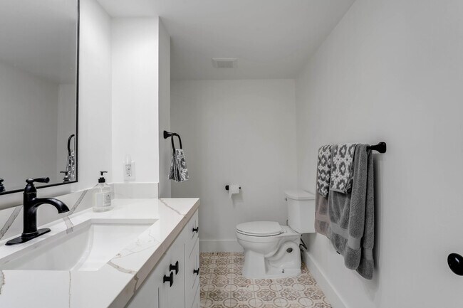 Building Photo - 401 Briny Ave