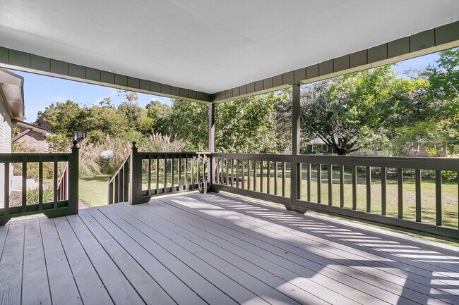 Building Photo - 828 Longbranch Dr