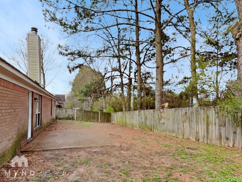 Building Photo - 9437 Bryant Trent Blvd