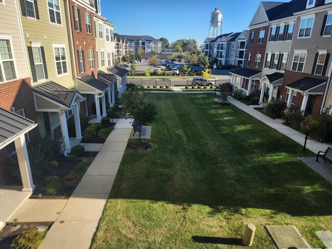 Building Photo - 1233 Parish Ave