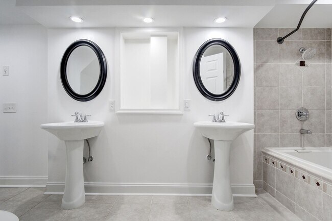 Building Photo - Updated 4 BD, 3.5 BA Stately Colonial on Kalmia RD in NW DC!!