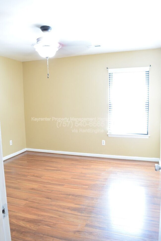Building Photo - 826 Maywood Cir