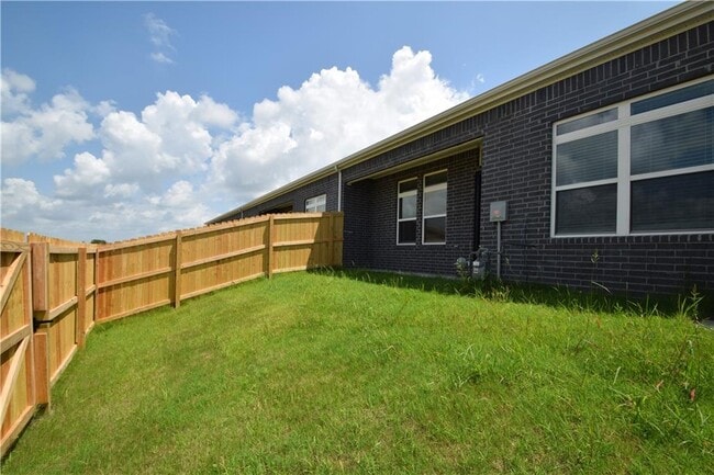 Building Photo - 411 Amethyst Rd