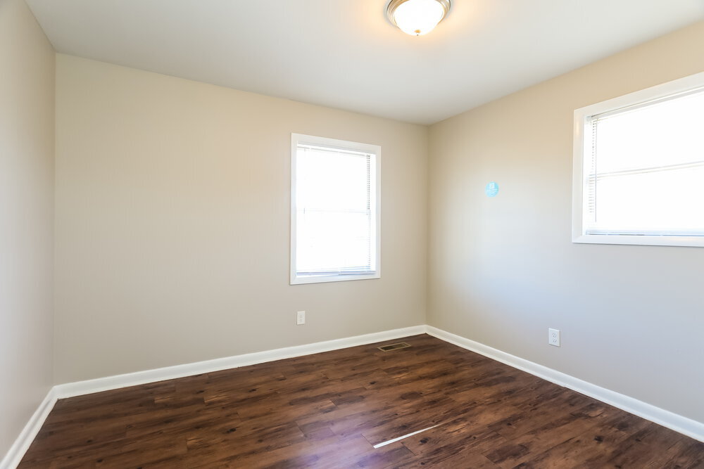 Building Photo - 909 Country View Dr NE