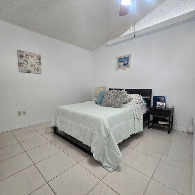 Building Photo - 3 Bdrm 2 Bath With Office in Waterford Lak...