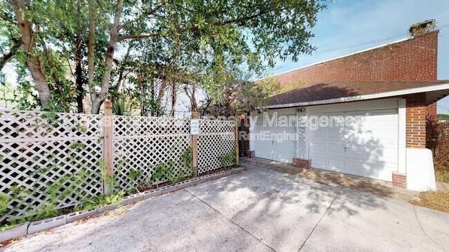 Building Photo - 2044 Forbes St