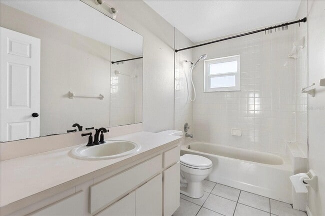 Building Photo - 5517 Loma Vista Dr E