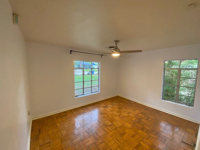 Building Photo - 1211 Bentwood Rd