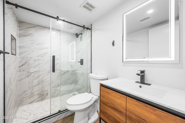 Building Photo - 3131 E Fairmount Ave