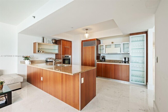 Building Photo - 17201 Collins Ave