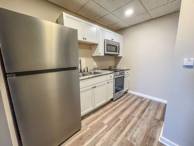 Building Photo - Beautifully Renovated 1 Bedroom Apartment with Private Entrance