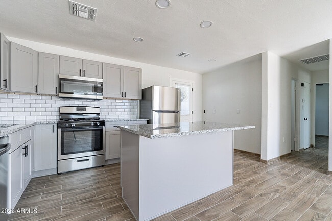 Building Photo - 37 E El Parque Dr