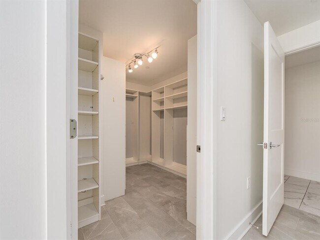 Building Photo - 15 Avalon St