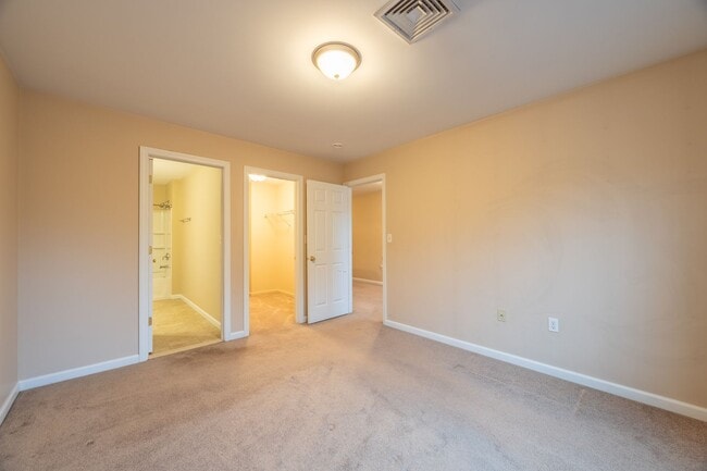 Building Photo - Modern 2 Bedroom Condo with Ensuite Baths ...