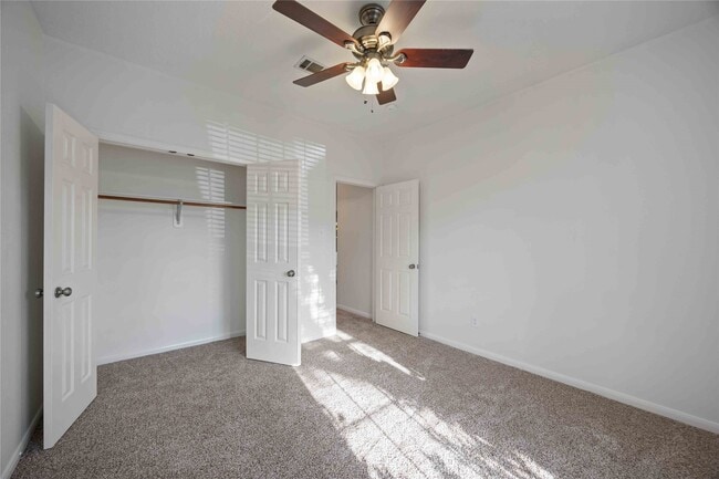 Building Photo - 8615 Saratoga Dr