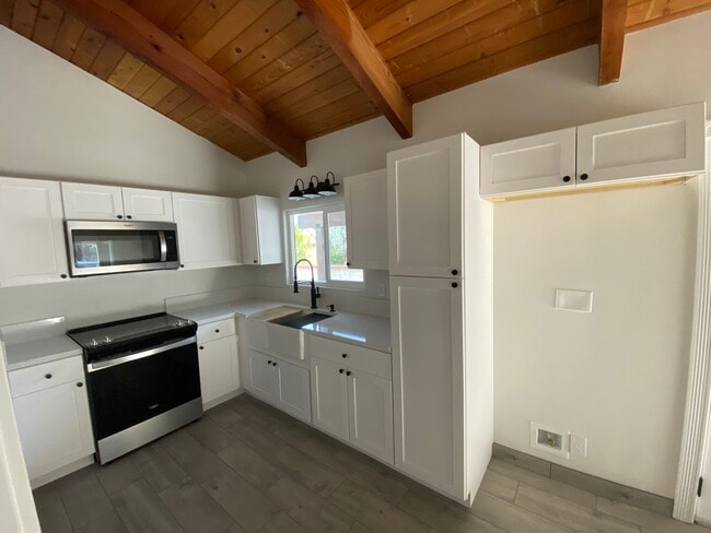 Building Photo - 17622 Hayes Ave