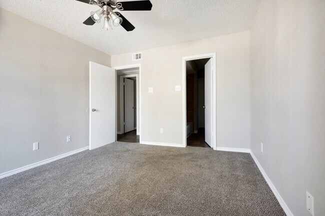 Building Photo - 3623 W Northgate Dr