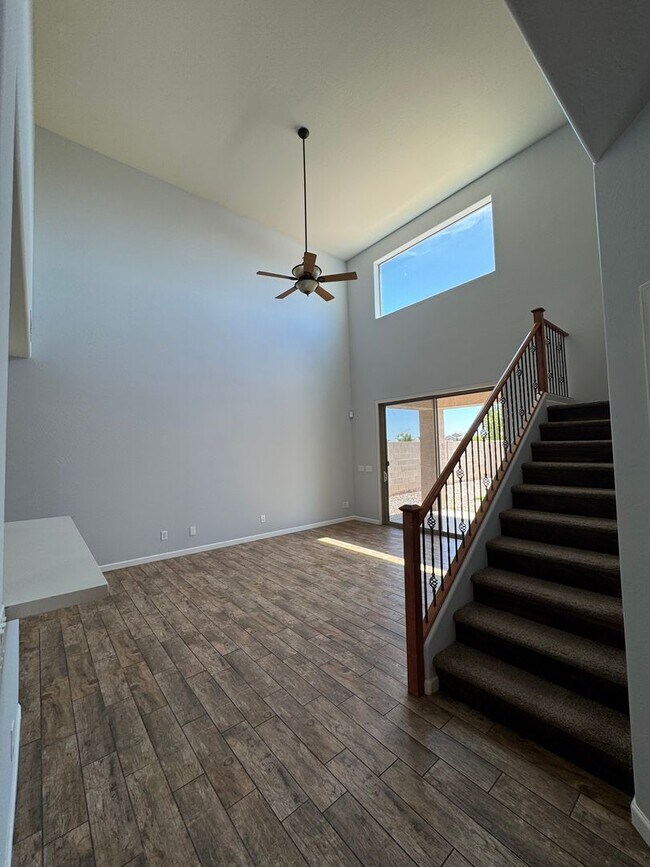 Building Photo - Updated 4 bedroom home in Casa Del Rey Com...