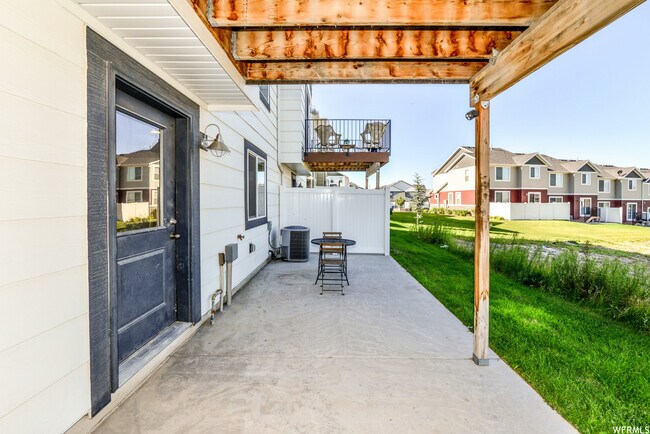 Building Photo - 15030 Gallant Dr