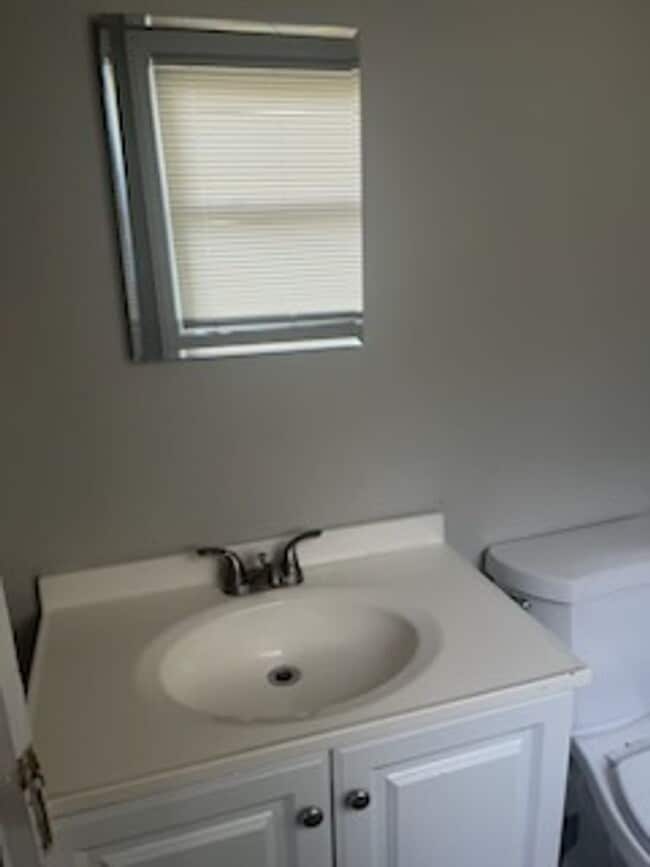 Building Photo - 2 bed 1 bath single family home newly remolded