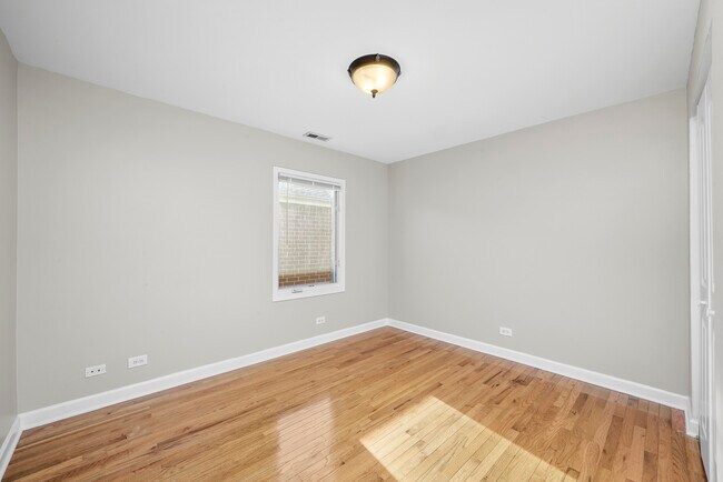 Building Photo - 3423 Ridgeland-203