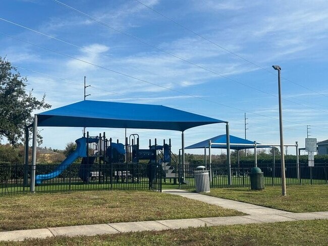 Building Photo - Great 4 Bedroom/2 Bathroom Home Available NOW!