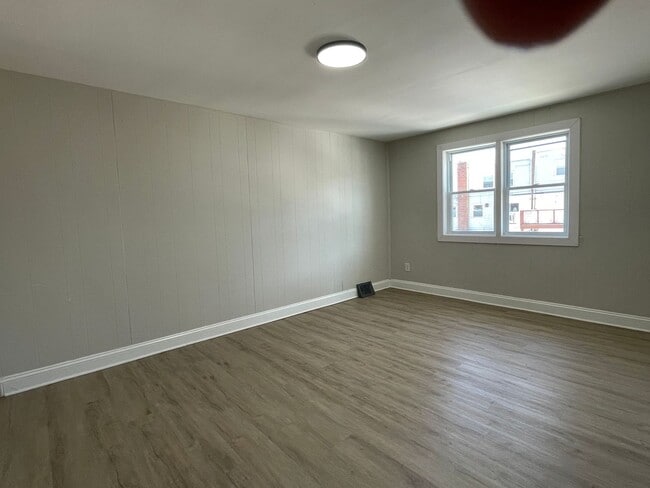 Building Photo - Beautiful 3 Bedroom, 1.5 Bath in Brookhaven