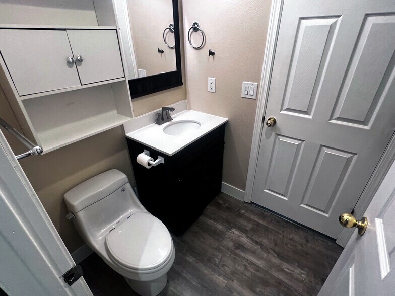 Building Photo - 15807 NE 86th Cir