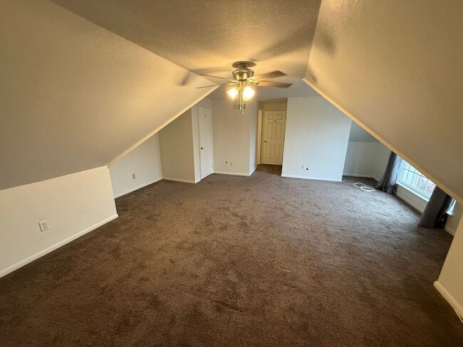 Building Photo - Beautiful 4-Bedroom Home in the Heart of Valencia!