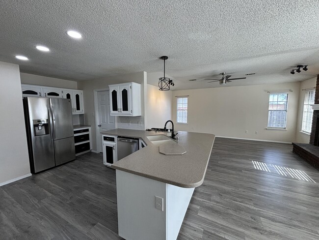 Building Photo - 8812 Skypark Dr