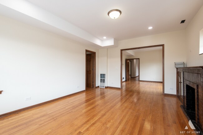 Building Photo - 3301 N Kilbourn Ave