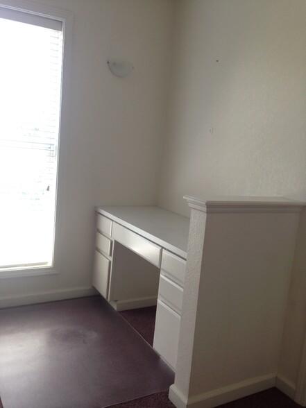 Building Photo - 980 NW Anjni Cir