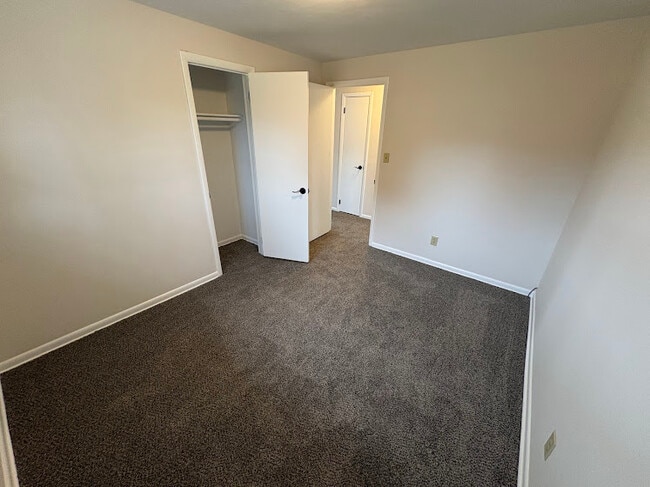 Building Photo - 302 Spring Mill Rd