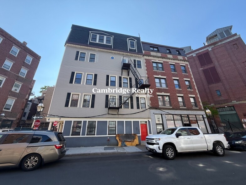 Building Photo - 300 North St