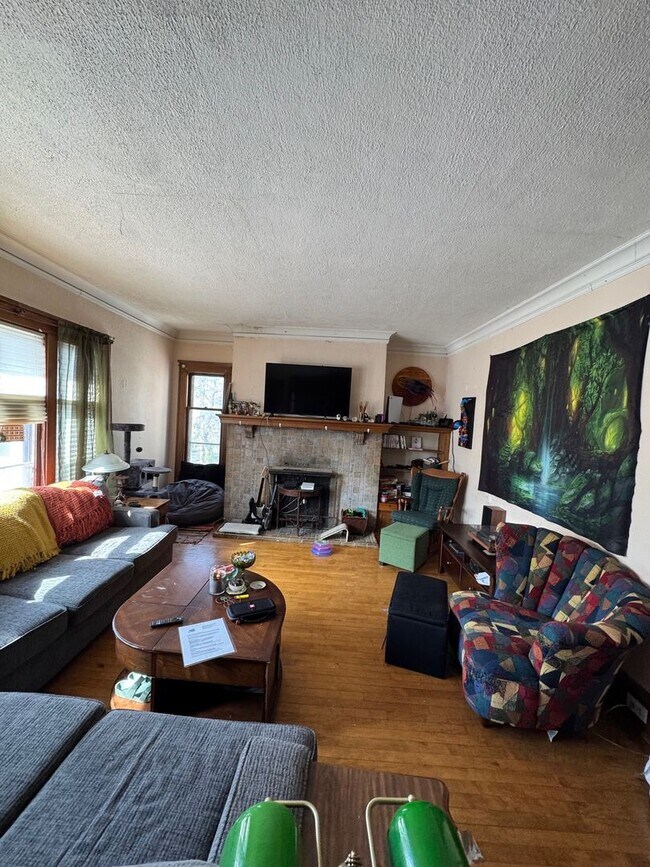 Building Photo - 3216-18 N Marietta