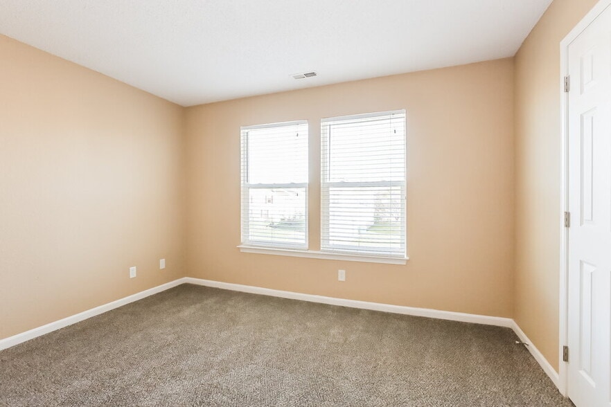 Building Photo - 5959 Redcliff S Ln