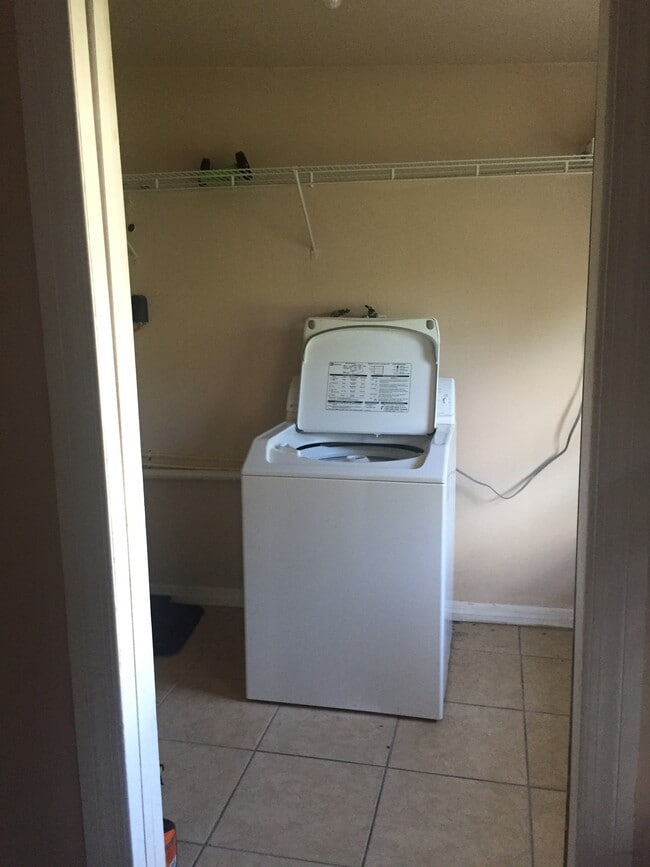 Building Photo - 200 59th Ave NE