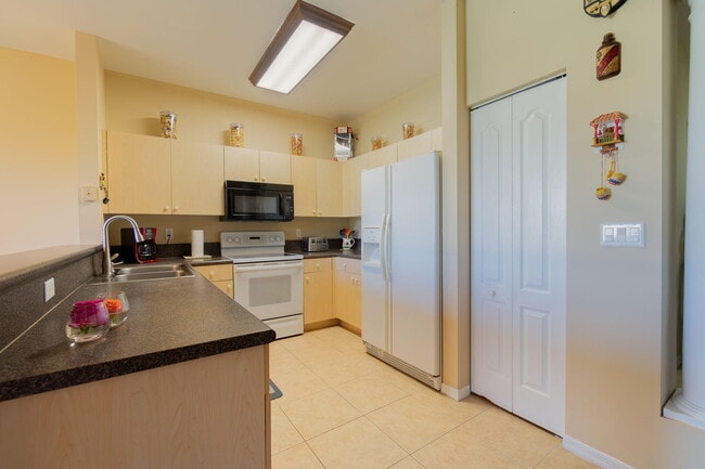 Building Photo - 213 River Bluff Ln