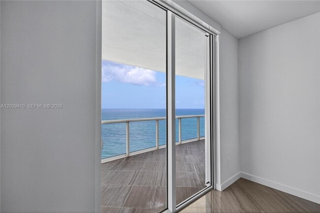 Building Photo - 2711 S Ocean Dr