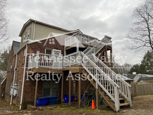 Building Photo - COMING SOON! 1 br/1 bath close to downtown...