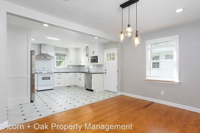 Building Photo - 2 br, 1 bath House - 1305 Sedgefield St.