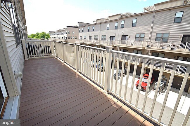 Building Photo - 44840 Tiverton Sq