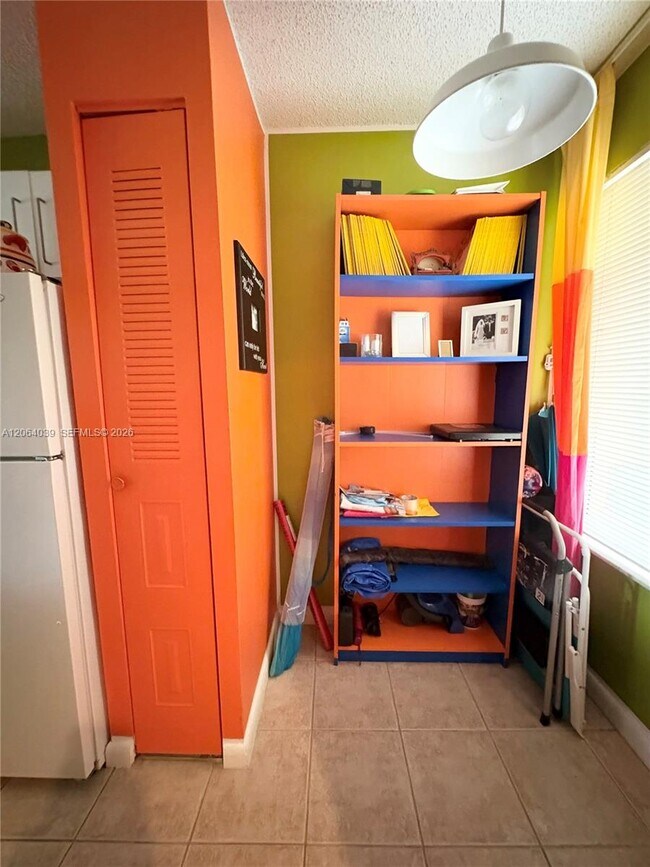 Building Photo - 929 Coral Club Dr