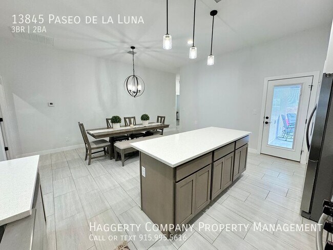 Building Photo - 13845 Paseo de Ln
