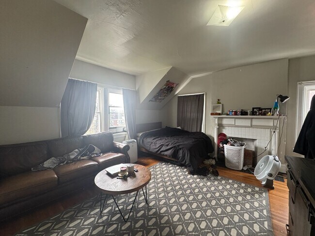 Building Photo - 350 Probasco St