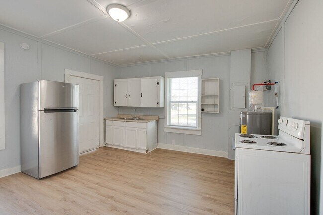 Building Photo - 3701-3703 Fairview St SW